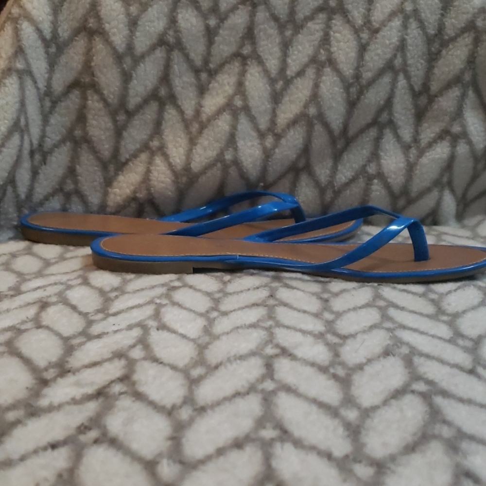 Sandals - Picture 2 of 3